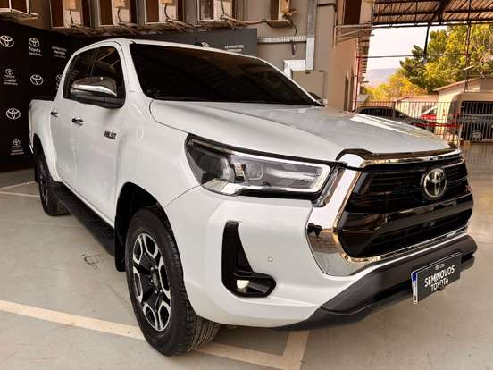 TOYOTA-HILUX-2023