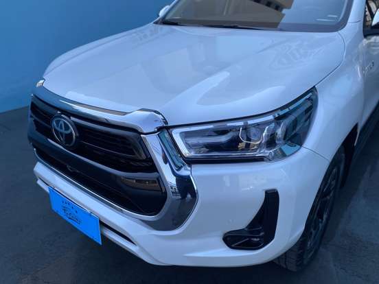 TOYOTA-HILUX-2.8 D-4D TURBO DIESEL CD SRX 4X4 AUTOMÁTICO TOYOTA-HILUX-2023