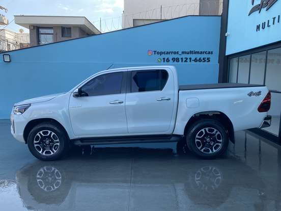 TOYOTA-HILUX-2.8 D-4D TURBO DIESEL CD SRX 4X4 AUTOMÁTICO TOYOTA-HILUX-2023