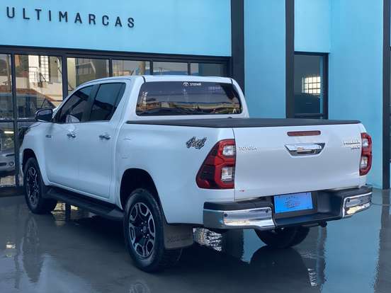 TOYOTA-HILUX-2.8 D-4D TURBO DIESEL CD SRX 4X4 AUTOMÁTICO TOYOTA-HILUX-2023