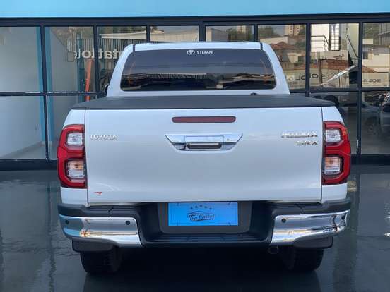TOYOTA-HILUX-2023