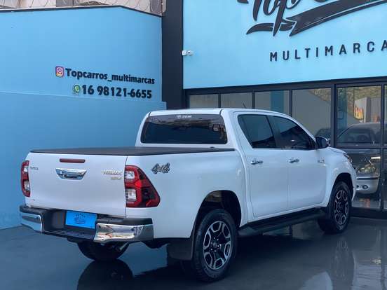 TOYOTA-HILUX-2023