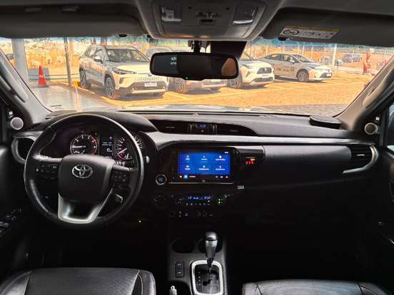TOYOTA-HILUX-2023