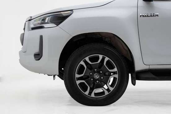 TOYOTA-HILUX-2024