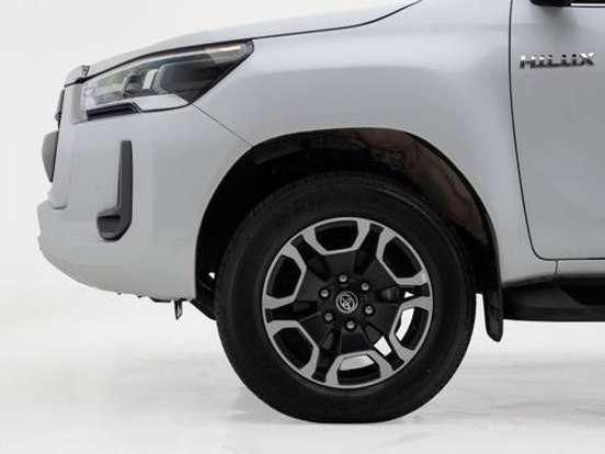 TOYOTA-HILUX-2.8 D-4D TURBO DIESEL CD SRX 4X4 AUTOMÁTICO TOYOTA-HILUX-2024
