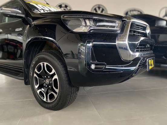 TOYOTA-HILUX-2.8 D-4D TURBO DIESEL CD SRX 4X4 AUTOMÁTICO TOYOTA-HILUX-2026