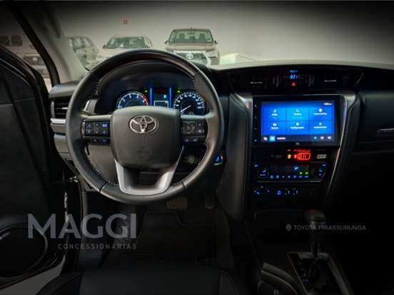 TOYOTA-HILUX-2.8 D-4D TURBO DIESEL CD SRX 4X4 AUTOMÁTICO TOYOTA-HILUX-2023