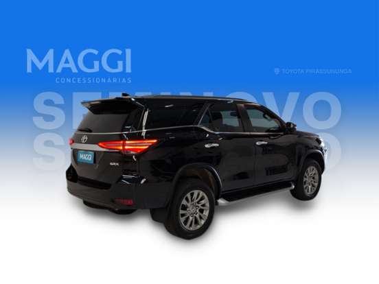 TOYOTA-HILUX-2.8 D-4D TURBO DIESEL CD SRX 4X4 AUTOMÁTICO TOYOTA-HILUX-2023