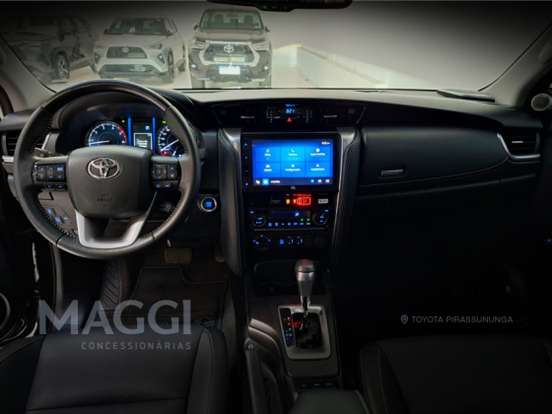 TOYOTA-HILUX-2023