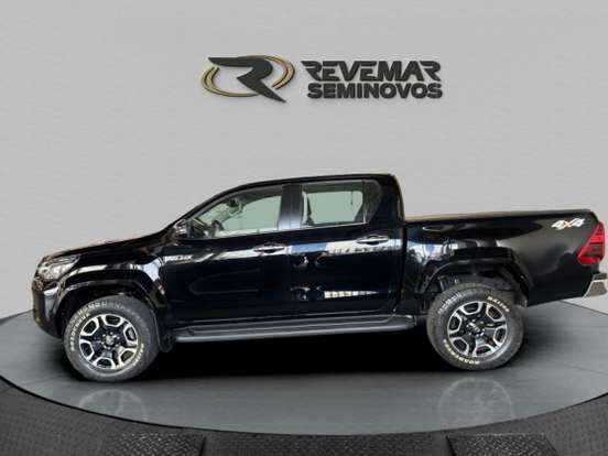 TOYOTA-HILUX-2023