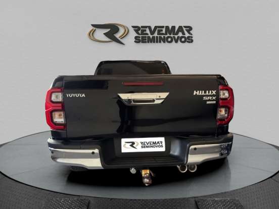 TOYOTA-HILUX-2023