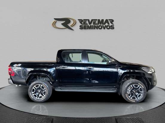 TOYOTA-HILUX-2.8 D-4D TURBO DIESEL CD SRX 4X4 AUTOMÁTICO TOYOTA-HILUX-2023