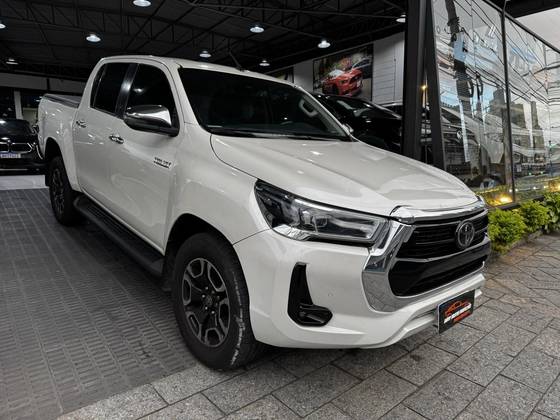TOYOTA HILUX 2.8 D-4D TURBO DIESEL CD SRX 4X4 AUTOMÁTICO