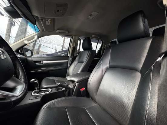 TOYOTA-HILUX-2.8 D-4D TURBO DIESEL CD SRX 4X4 AUTOMÁTICO TOYOTA-HILUX-2020