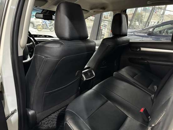 TOYOTA-HILUX-2.8 D-4D TURBO DIESEL CD SRX 4X4 AUTOMÁTICO TOYOTA-HILUX-2020