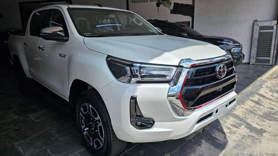 TOYOTA-HILUX-2026