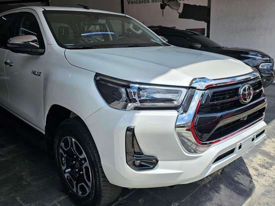 TOYOTA-HILUX-2.8 D-4D TURBO DIESEL CD SRX 4X4 AUTOMÁTICO TOYOTA-HILUX-2026