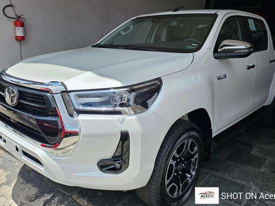 TOYOTA-HILUX-2.8 D-4D TURBO DIESEL CD SRX 4X4 AUTOMÁTICO TOYOTA-HILUX-2026