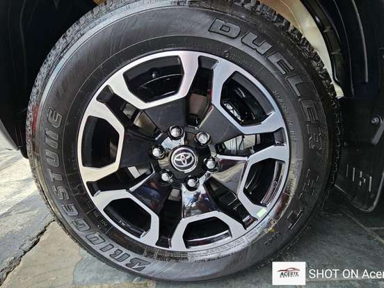 TOYOTA-HILUX-2.8 D-4D TURBO DIESEL CD SRX 4X4 AUTOMÁTICO TOYOTA-HILUX-2026