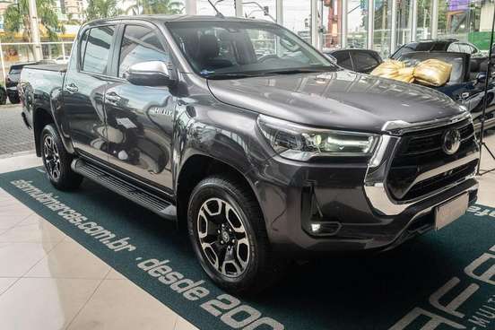 TOYOTA-HILUX-2023