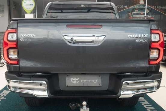TOYOTA-HILUX-2023