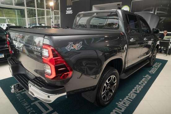 TOYOTA-HILUX-2023