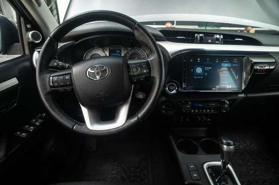 TOYOTA-HILUX-2023