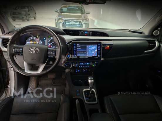 TOYOTA-HILUX-2022
