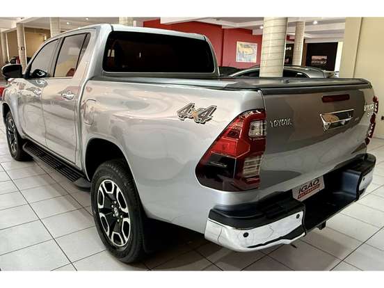 TOYOTA-HILUX-2022