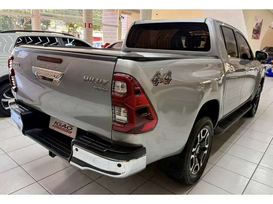 TOYOTA-HILUX-2022