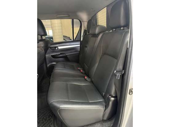 TOYOTA-HILUX-2.8 D-4D TURBO DIESEL CD SRX LIMITED 4X4 AUTOMÁTICO TOYOTA-HILUX-2022