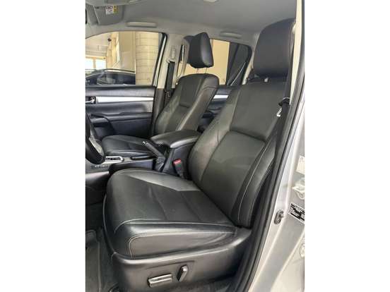 TOYOTA-HILUX-2.8 D-4D TURBO DIESEL CD SRX LIMITED 4X4 AUTOMÁTICO TOYOTA-HILUX-2022