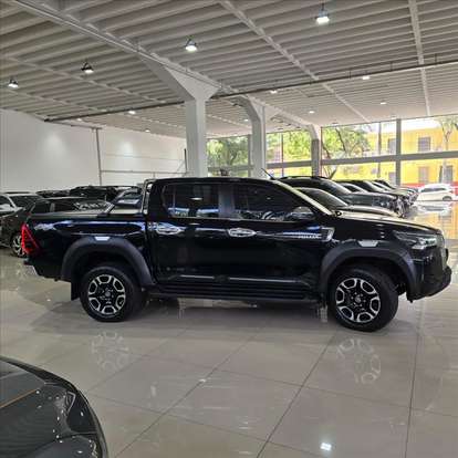 TOYOTA-HILUX-2.8 D-4D TURBO DIESEL CD SRX LIMITED 4X4 AUTOMÁTICO TOYOTA-HILUX-2022