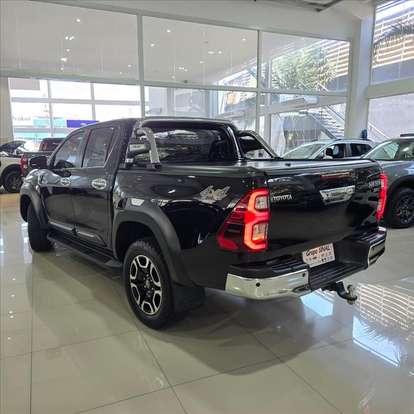 TOYOTA-HILUX-2022