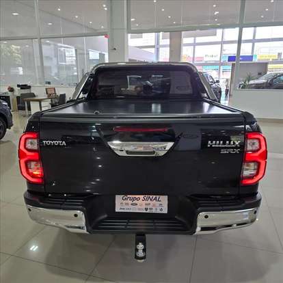 TOYOTA-HILUX-2022