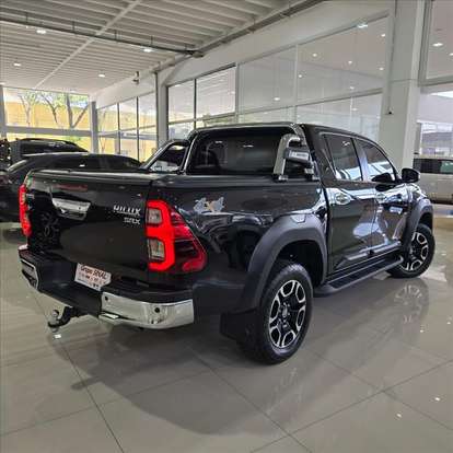 TOYOTA-HILUX-2022
