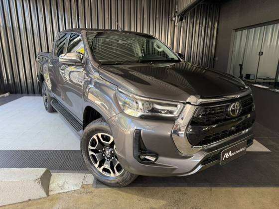 TOYOTA HILUX 2.8 D-4D TURBO DIESEL CD SRX LIMITED 4X4 AUTOMÁTICO