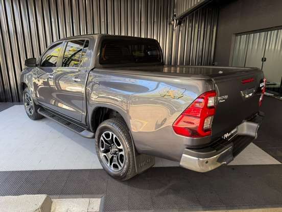TOYOTA-HILUX-2.8 D-4D TURBO DIESEL CD SRX LIMITED 4X4 AUTOMÁTICO TOYOTA-HILUX-2022