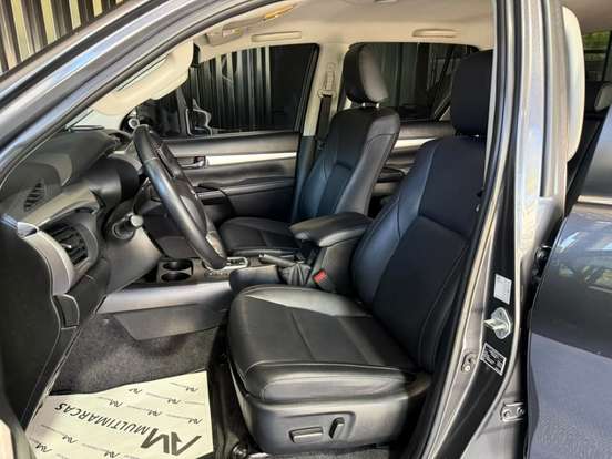 TOYOTA-HILUX-2022