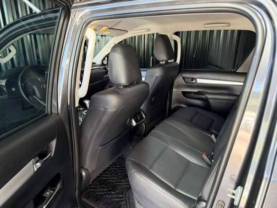 TOYOTA-HILUX-2022
