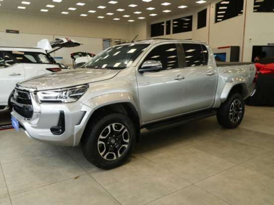 TOYOTA-HILUX-2.8 D-4D TURBO DIESEL CD SRX PLUS 4X4 AUTOMÁTICO TOYOTA-HILUX-2024