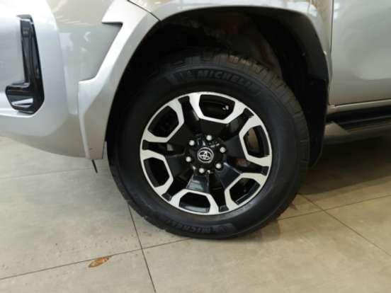 TOYOTA-HILUX-2.8 D-4D TURBO DIESEL CD SRX PLUS 4X4 AUTOMÁTICO TOYOTA-HILUX-2024