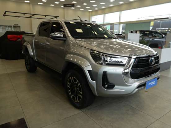 TOYOTA-HILUX-2.8 D-4D TURBO DIESEL CD SRX PLUS 4X4 AUTOMÁTICO TOYOTA-HILUX-2024