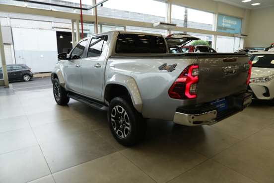 TOYOTA-HILUX-2024