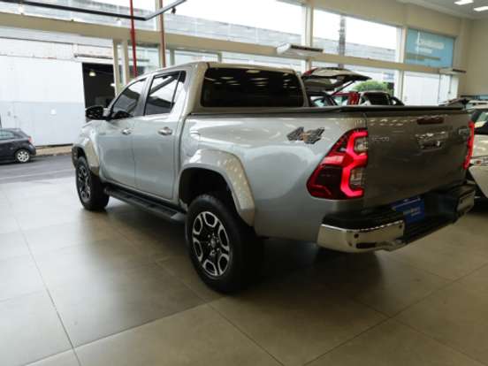 TOYOTA-HILUX-2.8 D-4D TURBO DIESEL CD SRX PLUS 4X4 AUTOMÁTICO TOYOTA-HILUX-2024