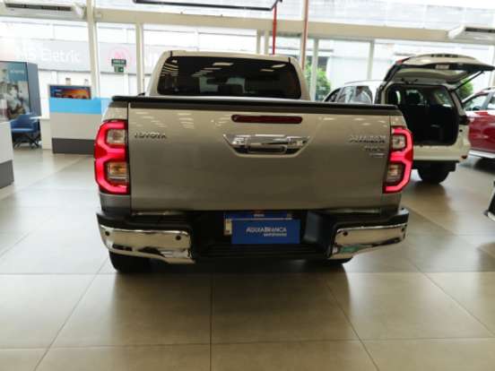 TOYOTA-HILUX-2.8 D-4D TURBO DIESEL CD SRX PLUS 4X4 AUTOMÁTICO TOYOTA-HILUX-2024