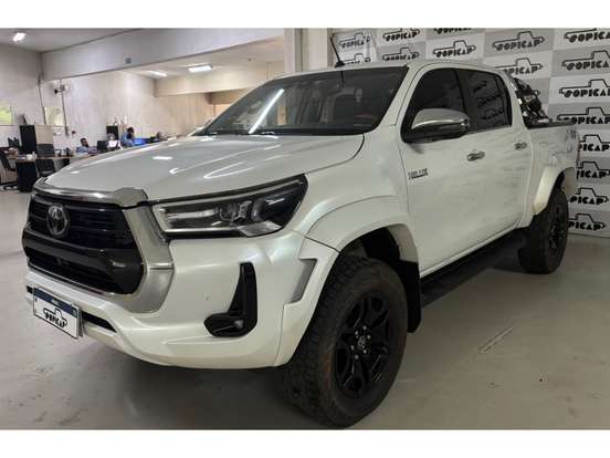 TOYOTA-HILUX-2023