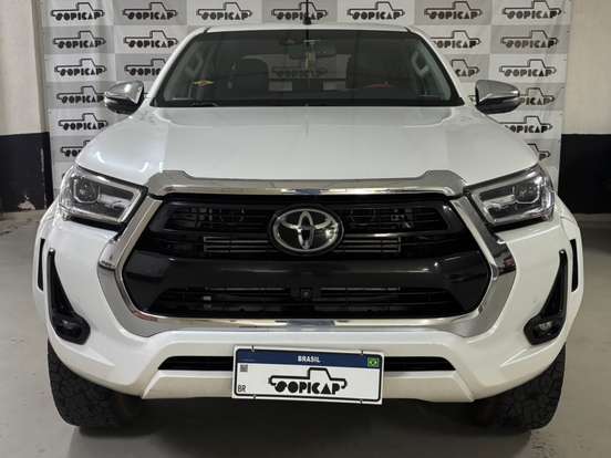 TOYOTA-HILUX-2023