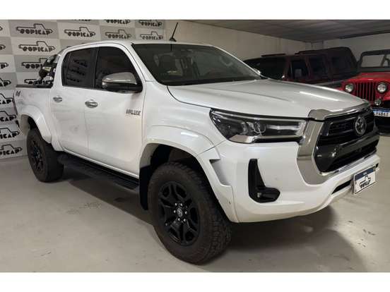 TOYOTA-HILUX-2023