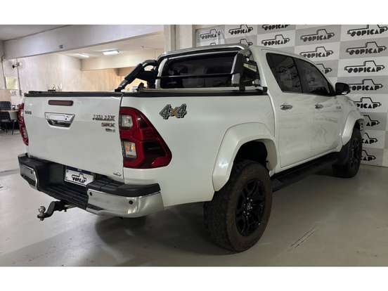 TOYOTA-HILUX-2023